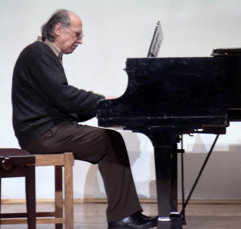 Валентин Сильвестров